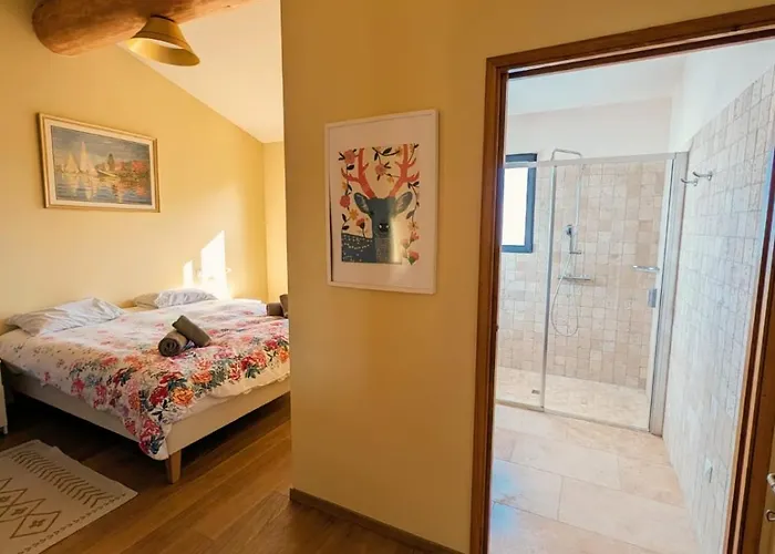 Au Coeur Des Vignes, A Deux Pas De La *